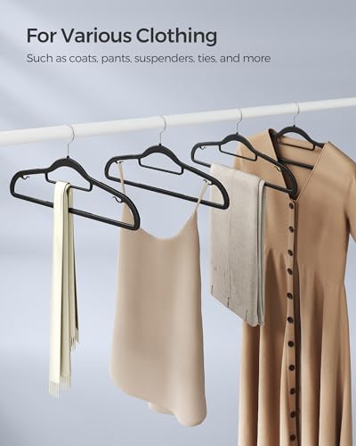 Pack of 50 Coat Hangers (50 Pack / Black)