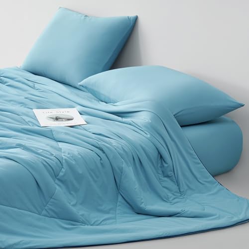 Outlast® Deepsleep Cooling Comforter (Dream Blue With Navy Trim / Classic 106"x90")