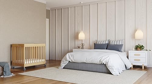 Boutique Folding Mini Wooden Baby Hotel Crib (Natural)