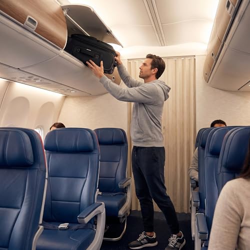 Sion Carry On Spinner Luggage (Carry-On / Evergreen)
