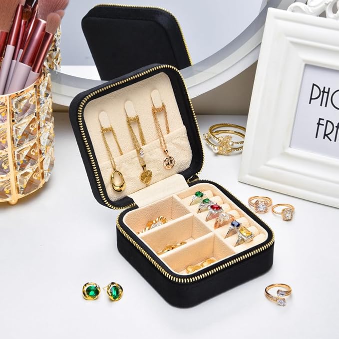 Travel Jewelry Case, Small Plush Velvet Jewelry Box - Image 4