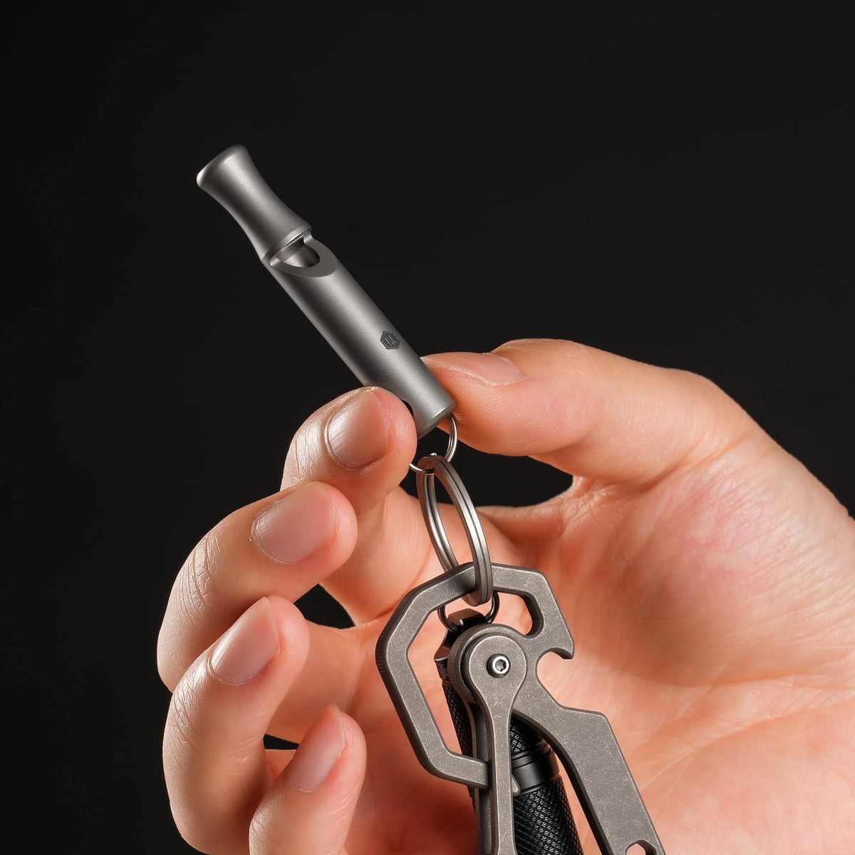KA22 Titanium EDC Whistle Outdoor Emergency Whistle for Keychain (One Size / KA22)