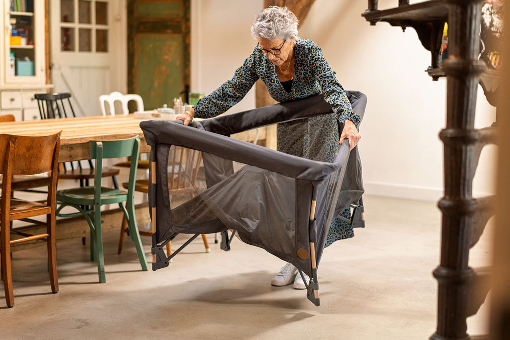 Swift Lightweight Portable Playard (Essential Graphite)