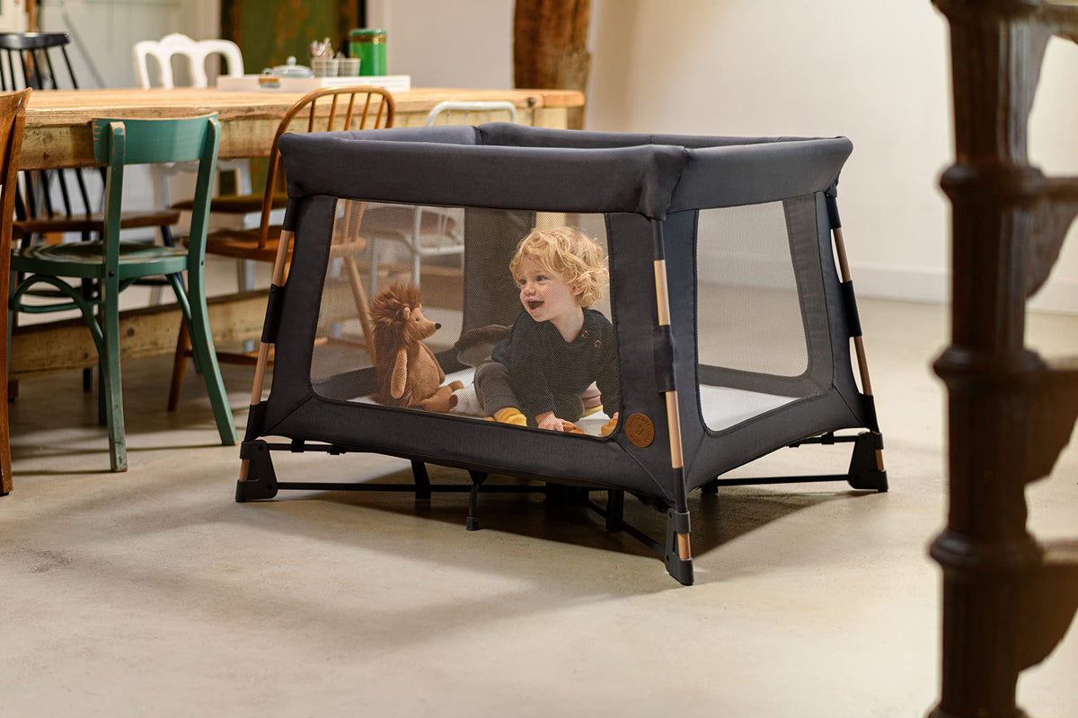 Swift Lightweight Portable Playard (Essential Graphite)