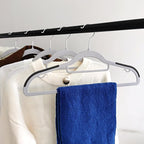 50 Pack Plastic Clothes Hangers Non Slip - Image 7