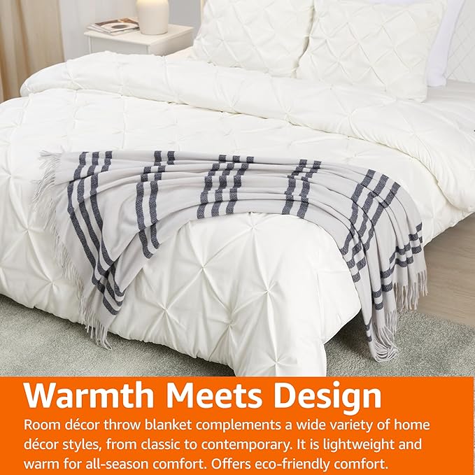 Amazon Basics Room Décor Throw Blanket, Lightweight and Cozy in Recycled - Image 7