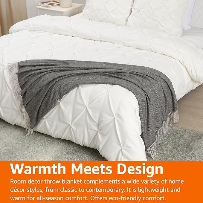 Amazon Basics Cozy Room Décor Throw Blanket, Lightweight, Recycled Polyester - Image 7