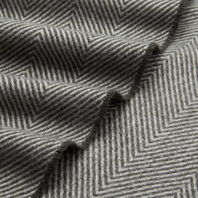 Amazon Basics Cozy Room Décor Throw Blanket, Lightweight, Recycled Polyester - Image 6